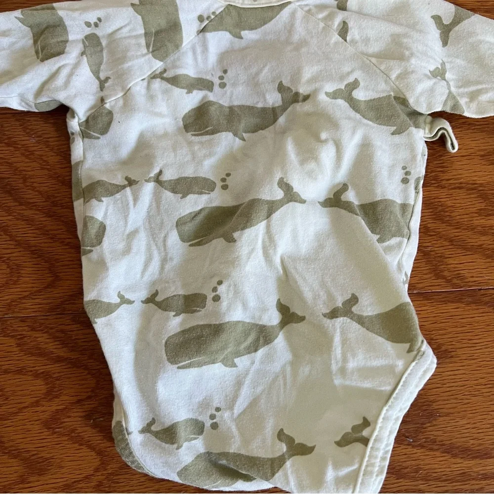 Kate Quinn button closure baby one piece whale 0-3 months mo m outfit unisex